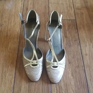 Nine west 7 snakeskin pumps